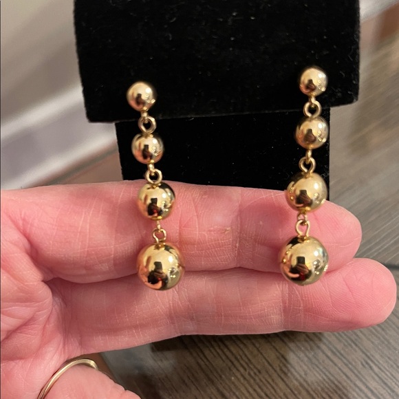 Vintage 1986 Avon Dangle Drop Earrings - Graduated Gold-tone Beaded Earrings - Picture 4 of 13